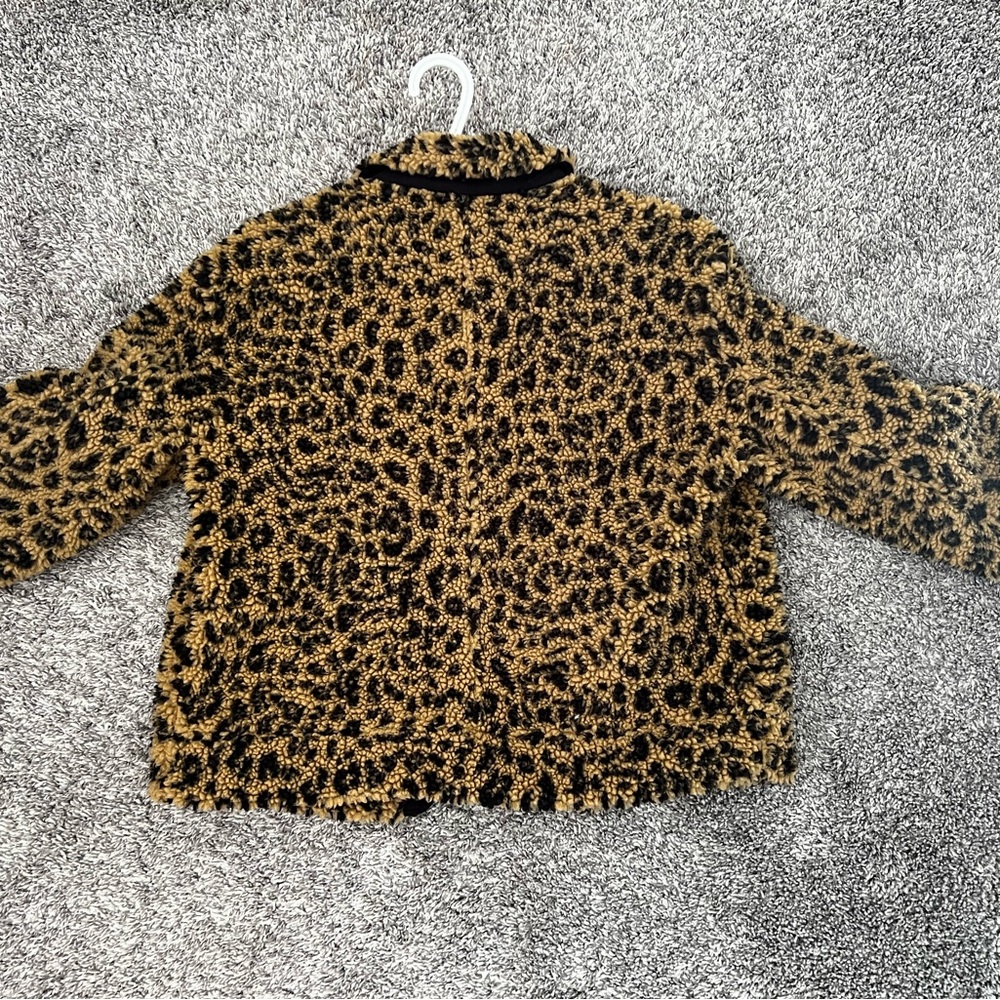 Chic Leopard Print Jacket - Picture 2 of 3